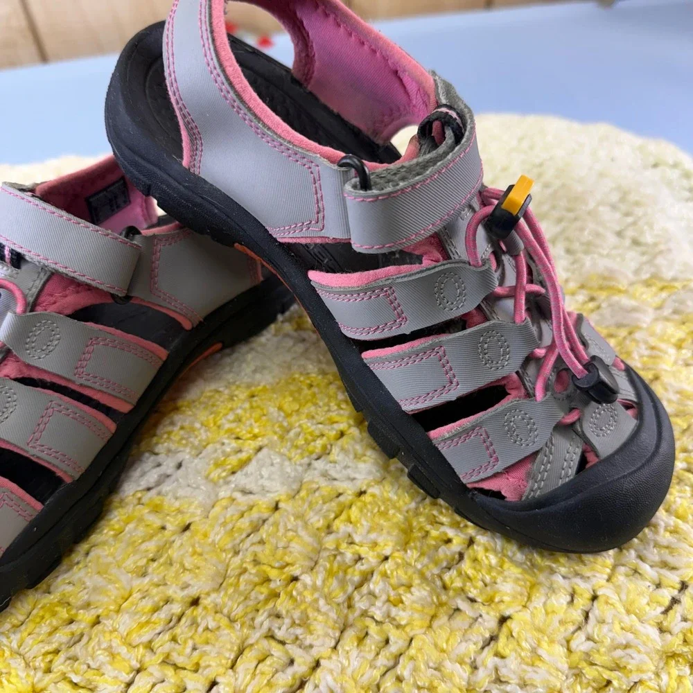 Keen Newport H2 Waterproof Sport Sandals Grey Pink Womens 5 9209-NTGR like new